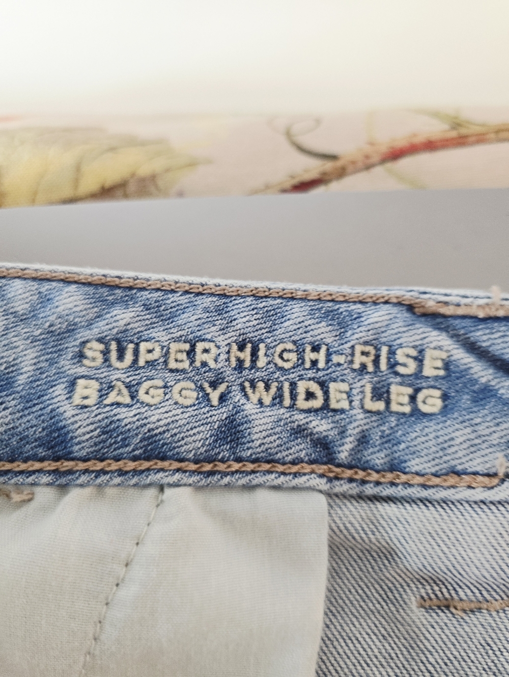 American Eagle High Waist Baggybwide Leg Stretch Light Wash Jeans. Ladies 16 - Picture 15 of 16